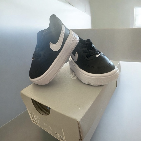🆕 Kids Toddler Nike Air Force 1 '18 Casual Shoes Black/White 905220 002 Size 2C - Picture 1 of 6